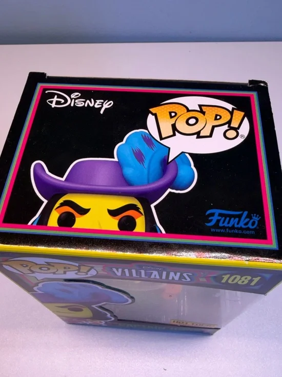 Funko Pop! Disney Villains Captain Hook #1081 (Hot Topic Exclusive) - Picture 4 of 5